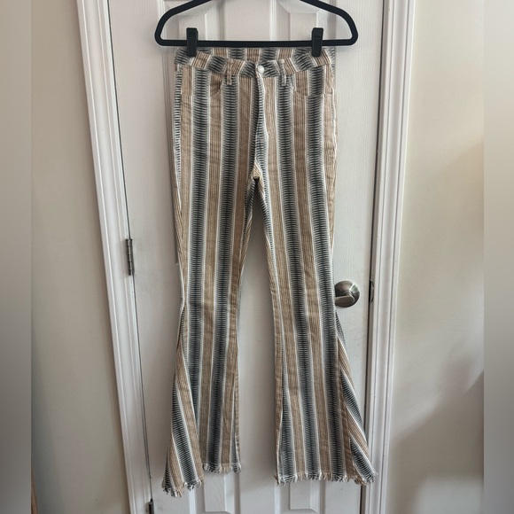 ALTAR'D STATE Boho Print Bell Bottomed Flared Jeans Size Small - Picture 3 of 6